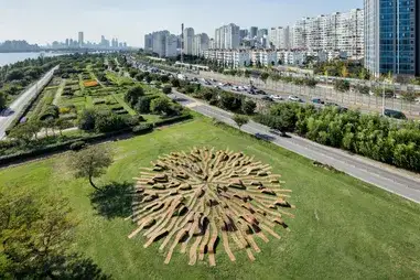 景观家具的未来图谱：从静态设施到智能生态的四大跃迁