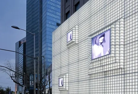 女装店招牌创意设计：客群适配 + 引流设计技巧