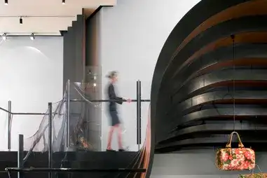 悬浮楼梯怕踩坑？设计落地与安全的解决办法