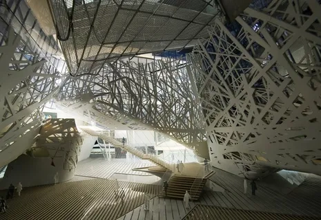 楼梯安装：松动异响 + 缝隙不均？5 步装出好效果