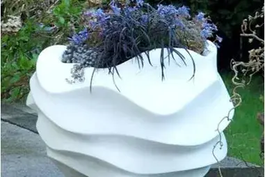 景观花箱：从植物容器到城市美学的空间赋能密码