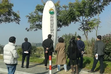 精神堡垒广告牌：品牌力量的立体发声与场景革新