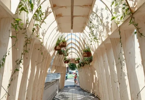 防腐木长廊图片大全落地难题怎么破？3步实现颜值与品质双赢