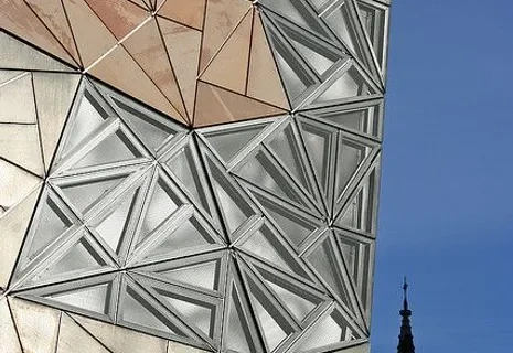 铝单板建筑外立面落地易出问题？太哲助你提升品质